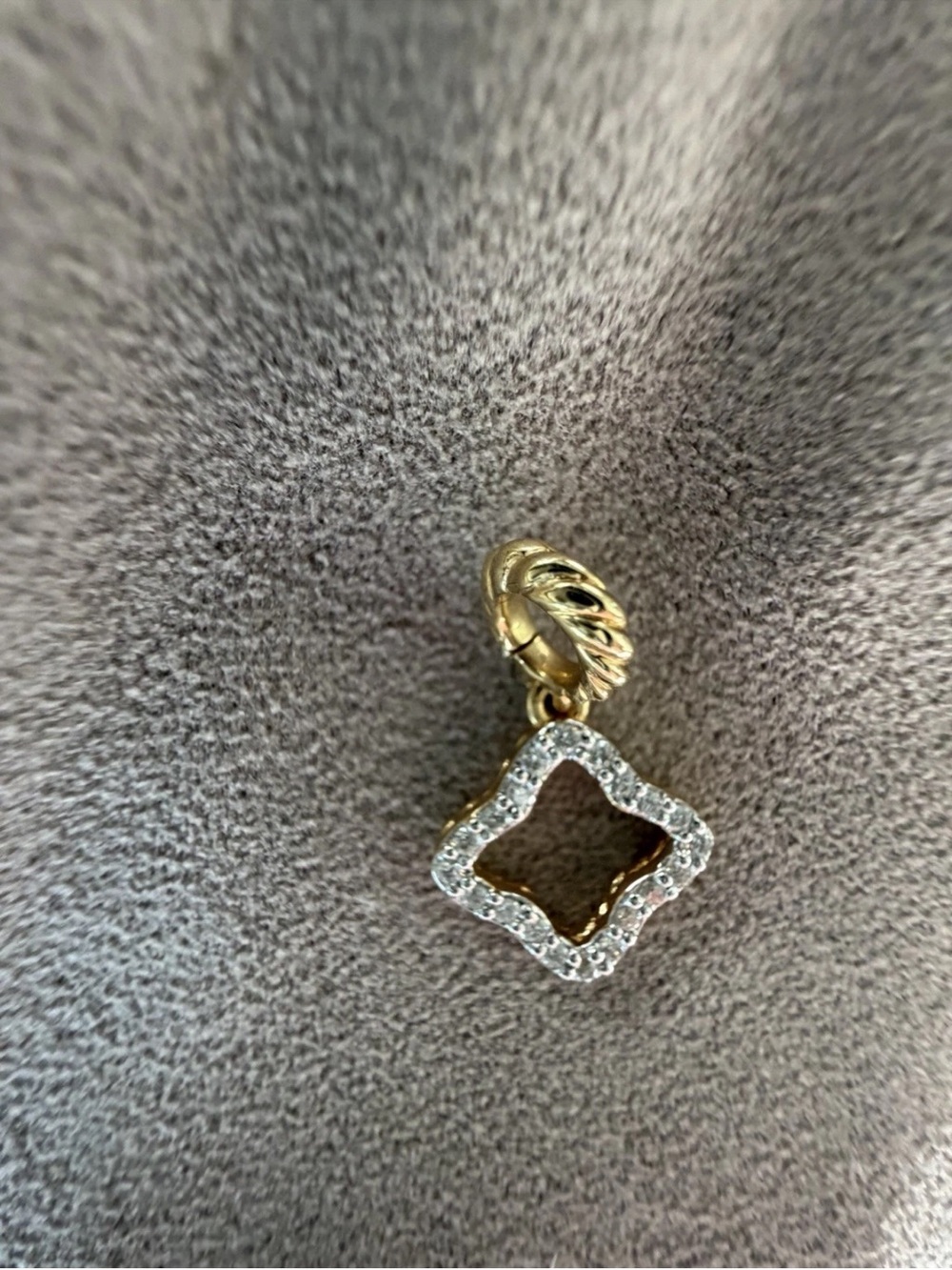 David Yurman QUATREFOIL AMULET
18K Yellow Gold with Diamonds,
11mm Pristine